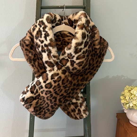 CAbi Accessories - Cabi Bundle Up Scarf
